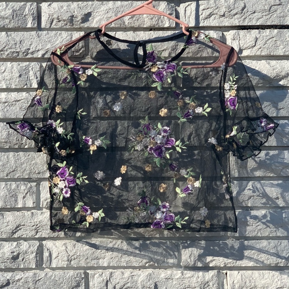 Flower embroidered mesh crop top